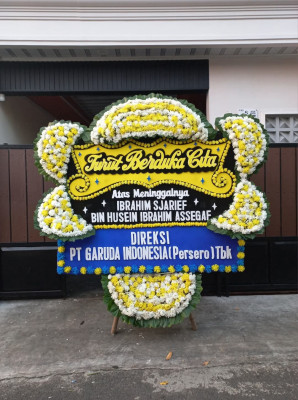 Papan Bunga Duka di Seberang Mesjid