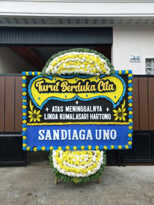 Papan Bunga Duka di Seberang Mesjid